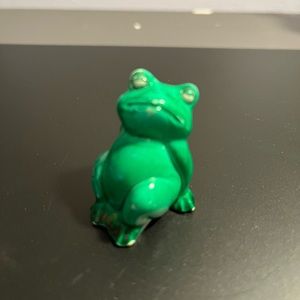 Hong Kong Collectable Vintage Plastic figurines-gr frog, swan, elephant,snoopy